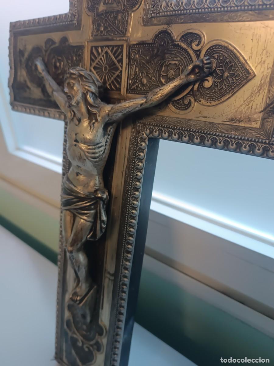 Antig&uuml;edades: Crucifijo en madera y metal. - Foto 5