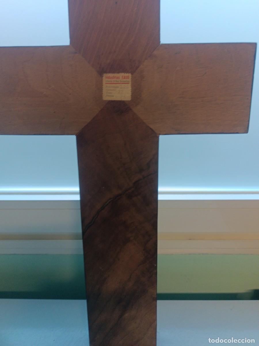 Antig&uuml;edades: Crucifijo en madera y metal. - Foto 12