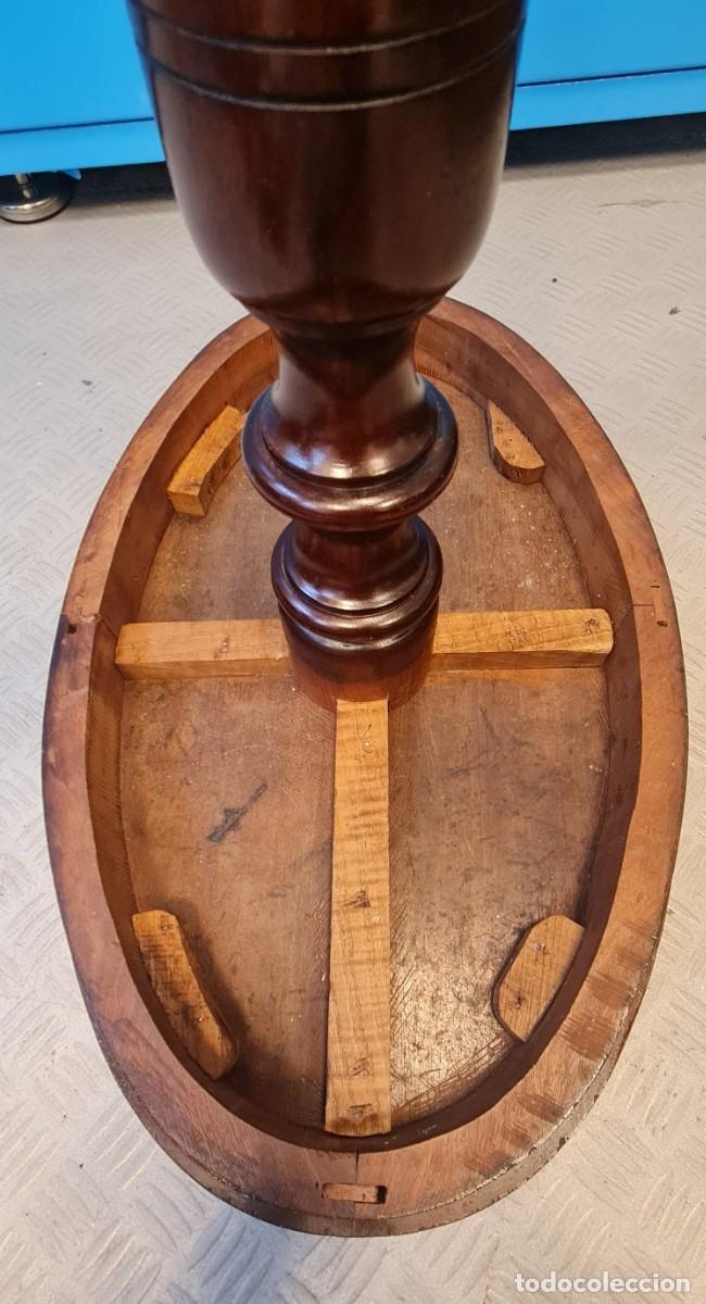 Antig&uuml;edades: Mesa auxiliar de Caoba velador - Foto 6