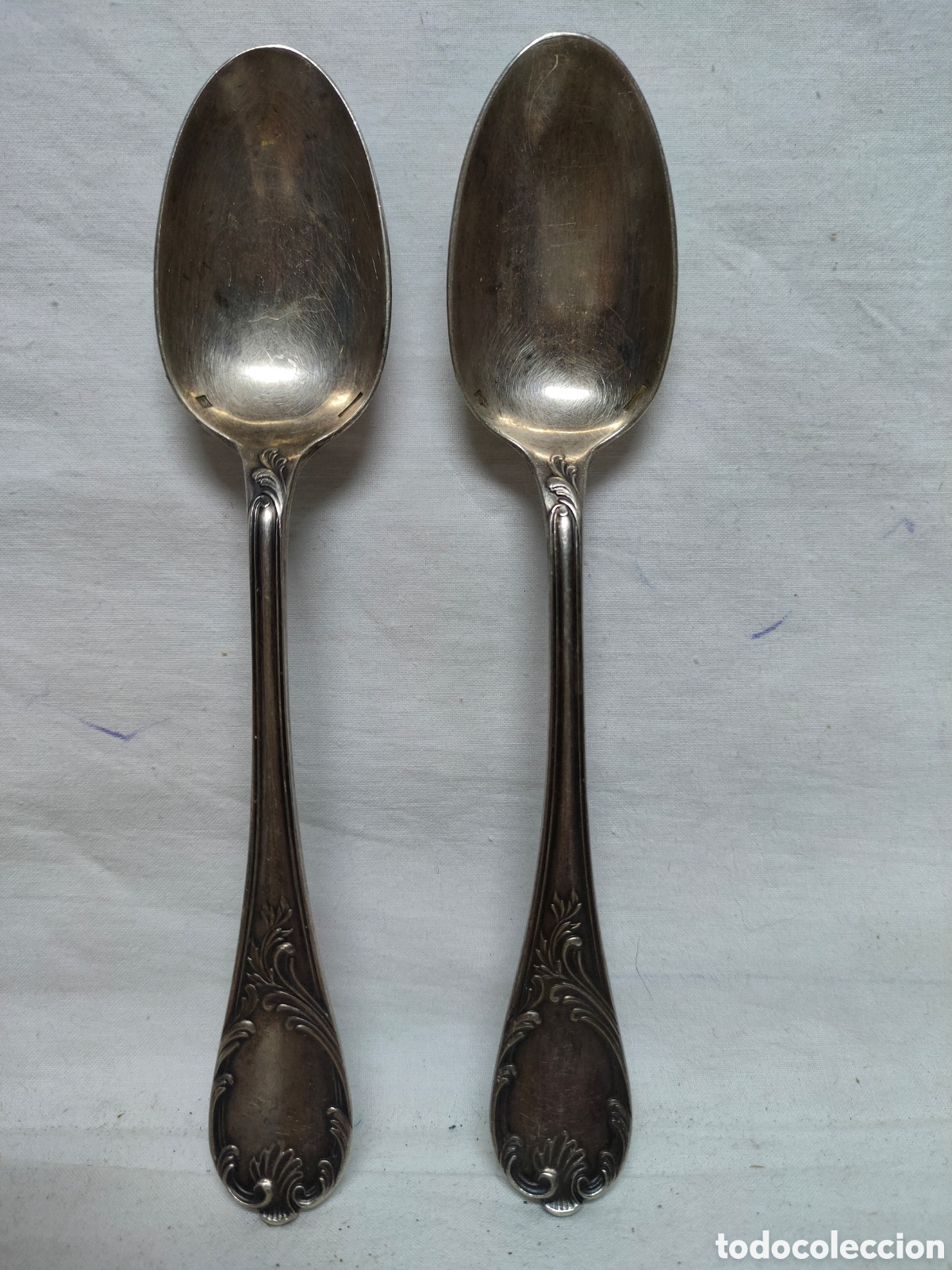 Antig&uuml;edades: DOS CUCHARAS BA&Ntilde;ADO EN PLATA .PUNZONADA . - Foto 1