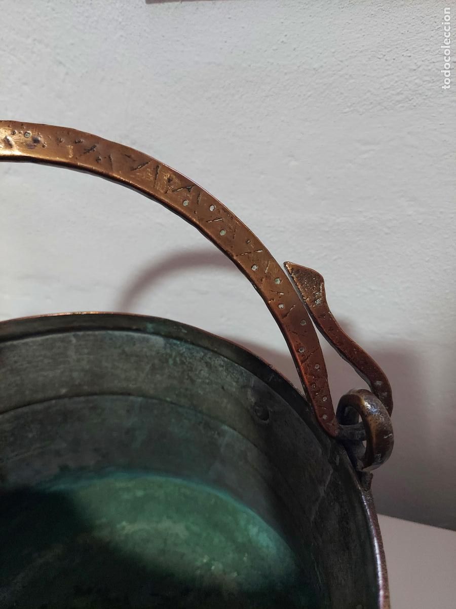 Antig&uuml;edades: Antigua olla de cobre con mango de bronce - Foto 7