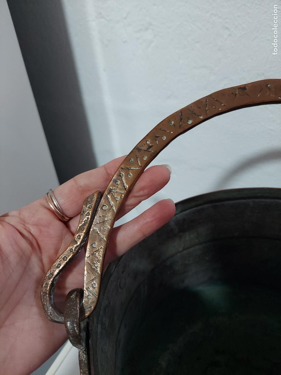 Antig&uuml;edades: Antigua olla de cobre con mango de bronce - Foto 8