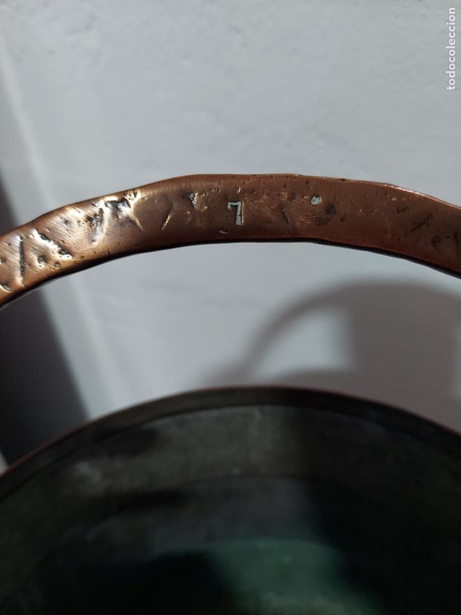 Antig&uuml;edades: Antigua olla de cobre con mango de bronce - Foto 9