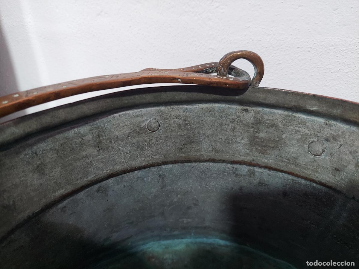 Antig&uuml;edades: Antigua olla de cobre con mango de bronce - Foto 10