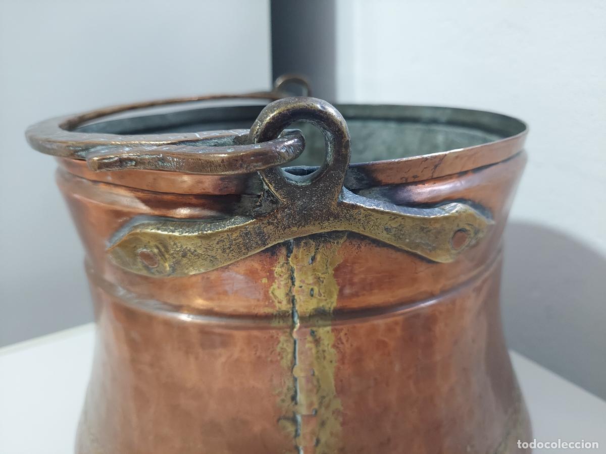 Antig&uuml;edades: Antigua olla de cobre con mango de bronce - Foto 13