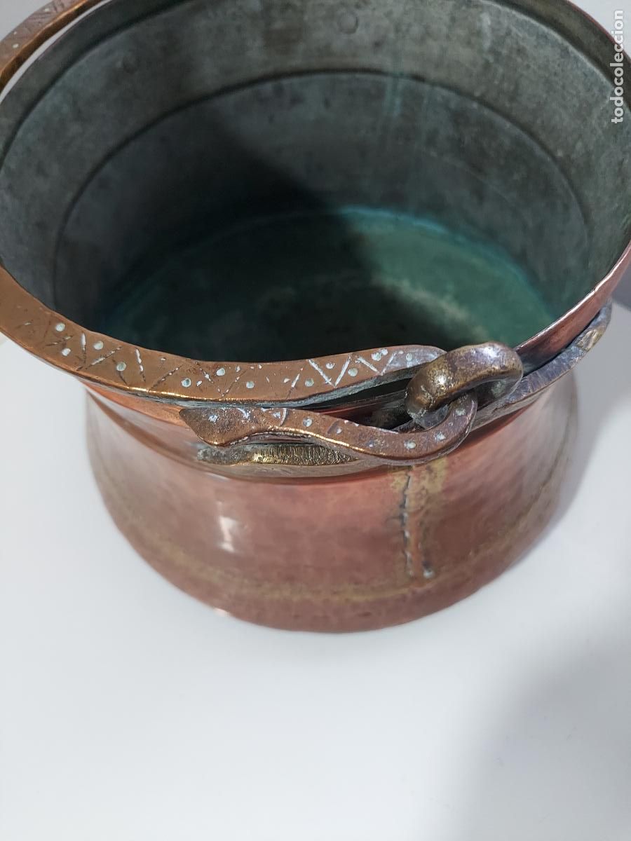Antig&uuml;edades: Antigua olla de cobre con mango de bronce - Foto 15