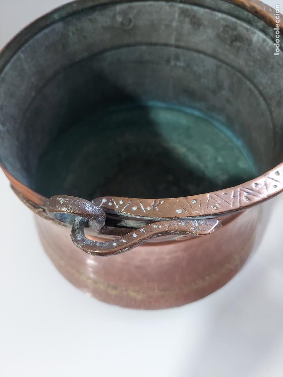 Antig&uuml;edades: Antigua olla de cobre con mango de bronce - Foto 16
