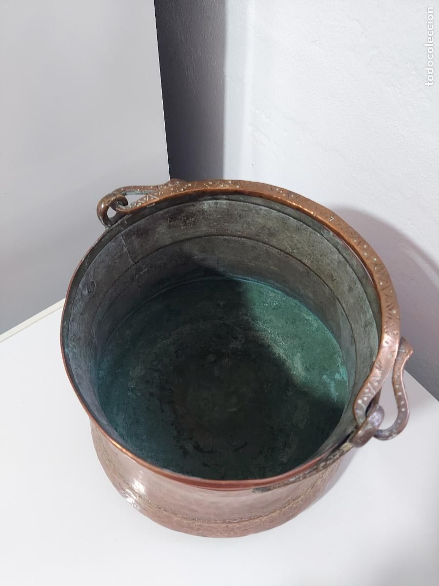 Antig&uuml;edades: Antigua olla de cobre con mango de bronce - Foto 17