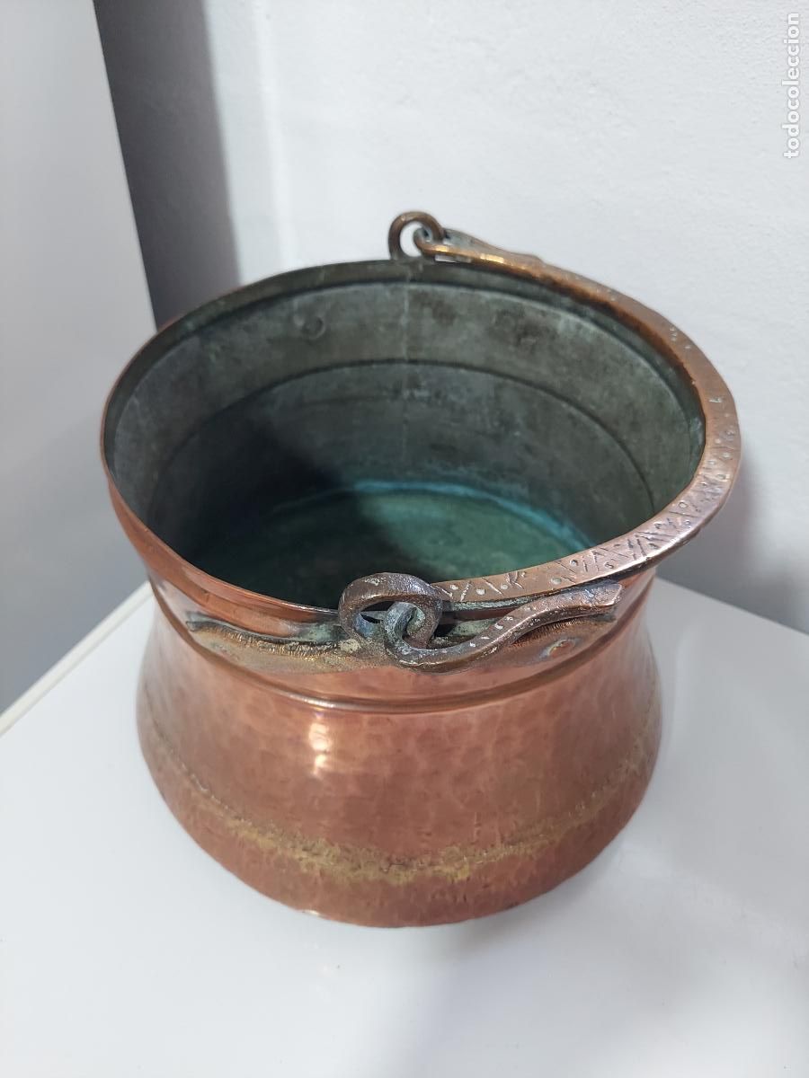 Antig&uuml;edades: Antigua olla de cobre con mango de bronce - Foto 18