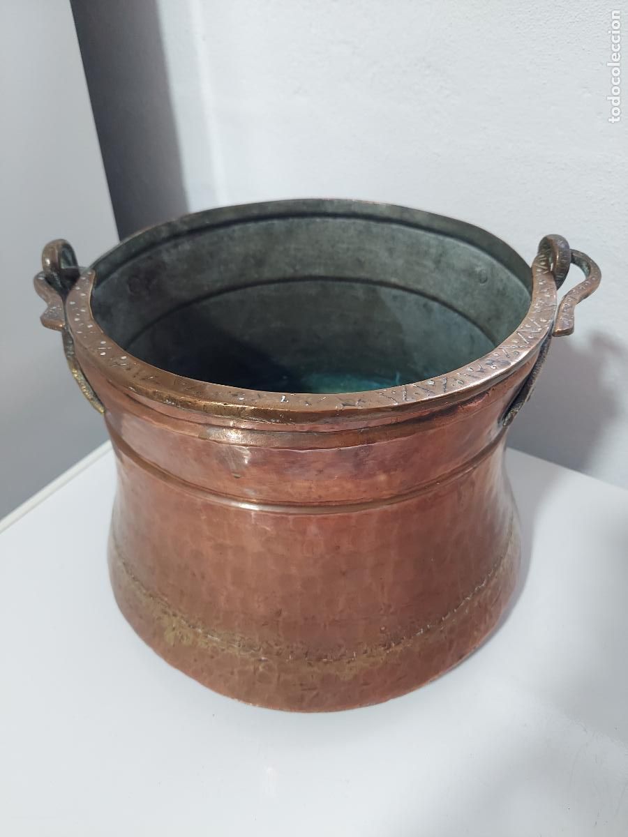 Antig&uuml;edades: Antigua olla de cobre con mango de bronce - Foto 22