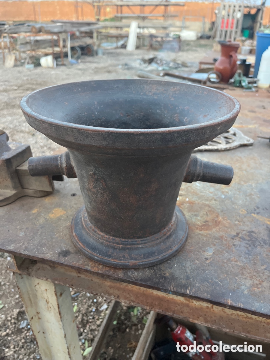Antig&uuml;edades: ANTIGUO MORTERO DE FARMACIA EN HIERRO FUNDIDO