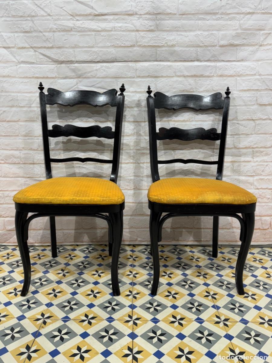 Antig&uuml;edades: PAREJA DE SILLAS VINTAGE EN MADERA - Foto 1
