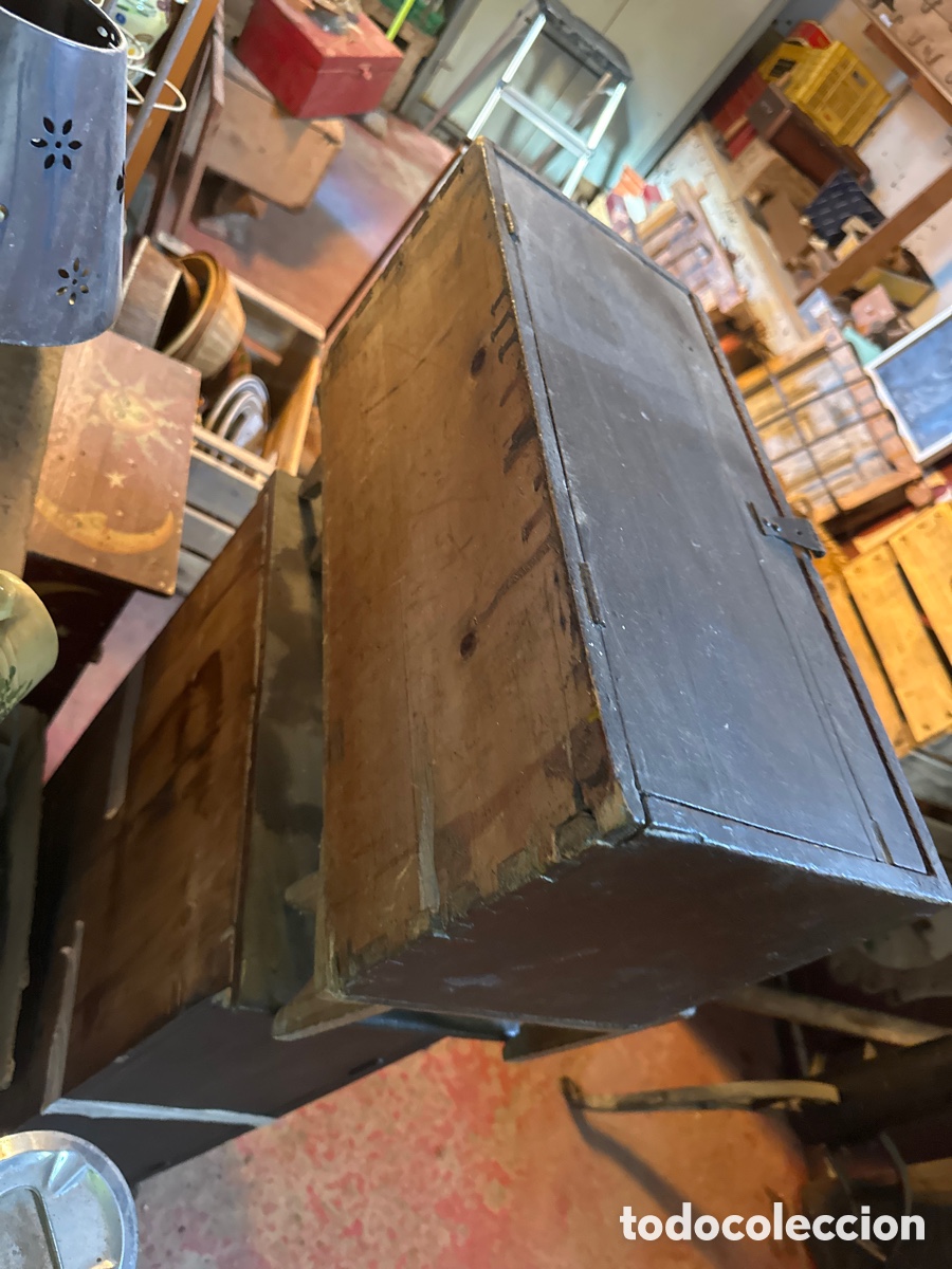 Antig&uuml;edades: Ba&uacute;l o arca con sus patas de madera - Foto 3