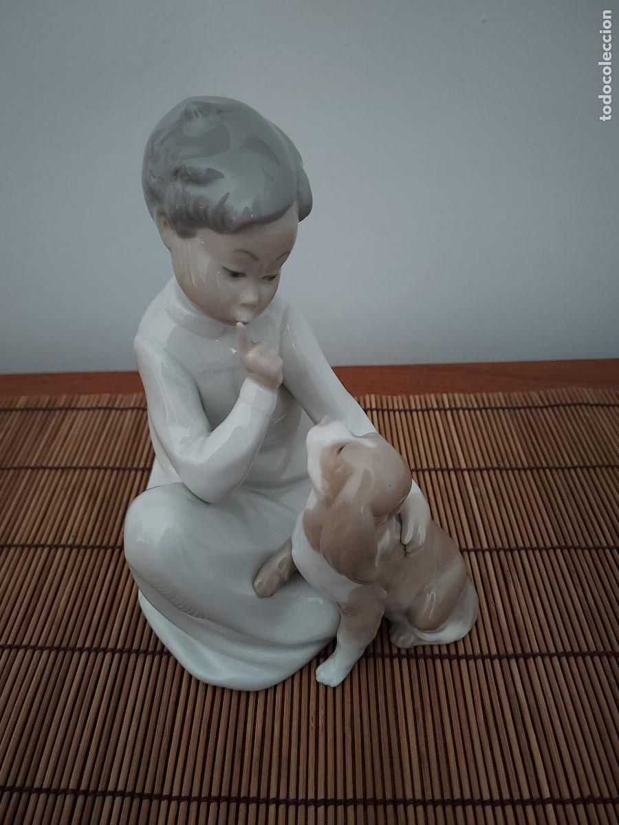 Antig&uuml;edades: Porcelana Lladr&oacute; ni&ntilde;o con perro - Foto 1