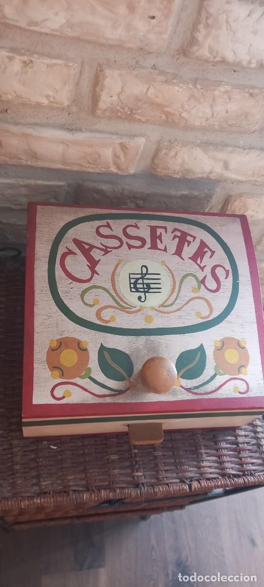 Oggetti Antichi: caja de madera artesanal pintada a mano vintage para cassettes