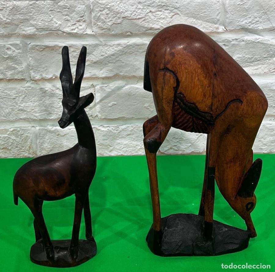 Antig&uuml;edades: Pareja de animales de madera - Foto 1
