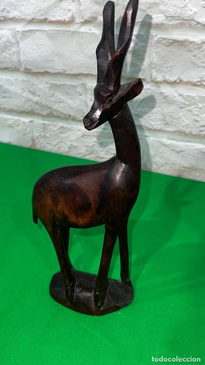 Antig&uuml;edades: Pareja de animales de madera - Foto 5