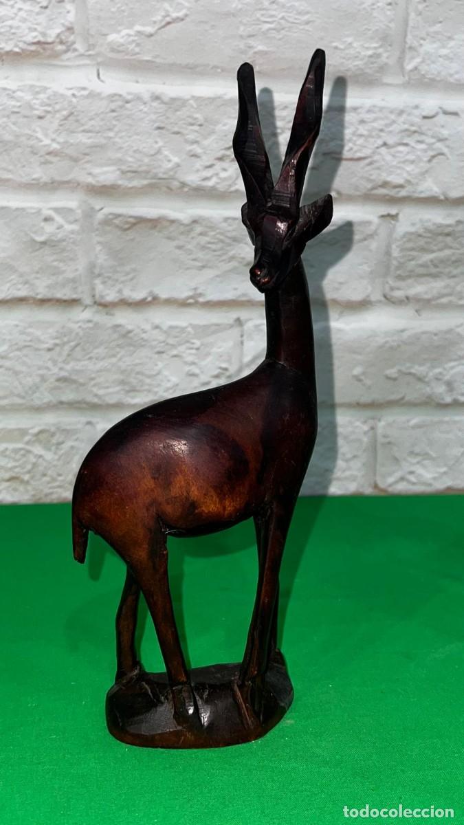 Antig&uuml;edades: Pareja de animales de madera - Foto 6