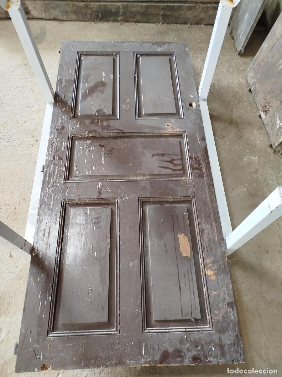 Antig&uuml;edades: Puerta de nogal y pino - Foto 1