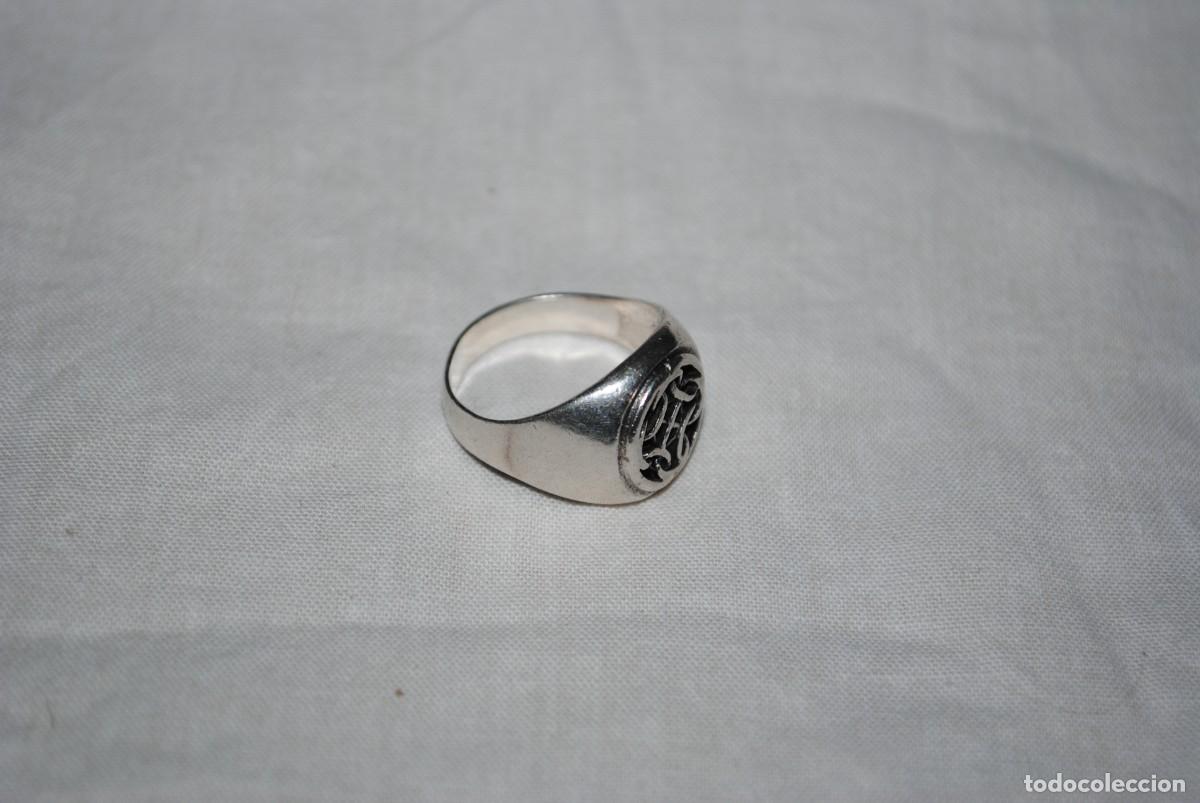 Antig&uuml;edades: ANILLO DE PLATA CON FRENTE ARABESCO . - Foto 1