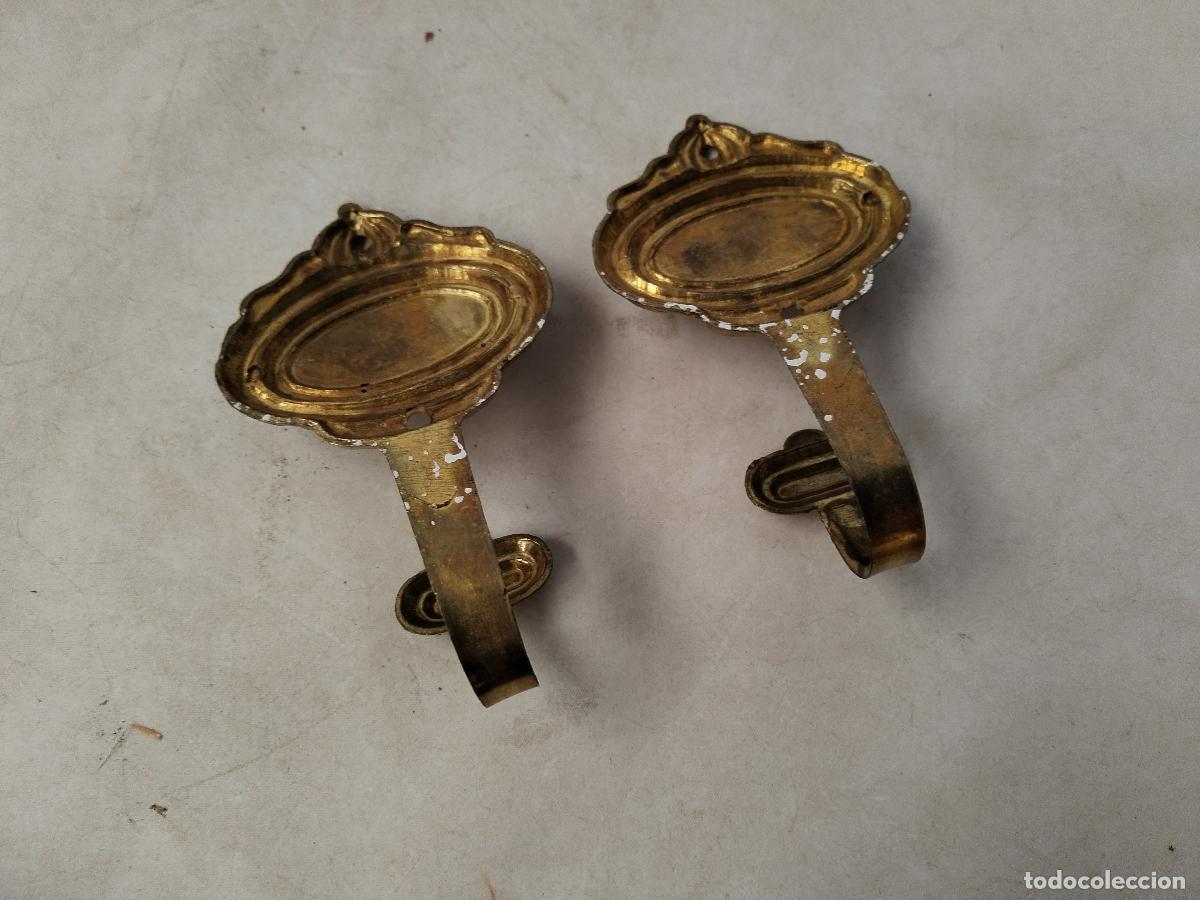 Antig&uuml;edades: 2 perchas de pared en metal dorado - c145 - Foto 3