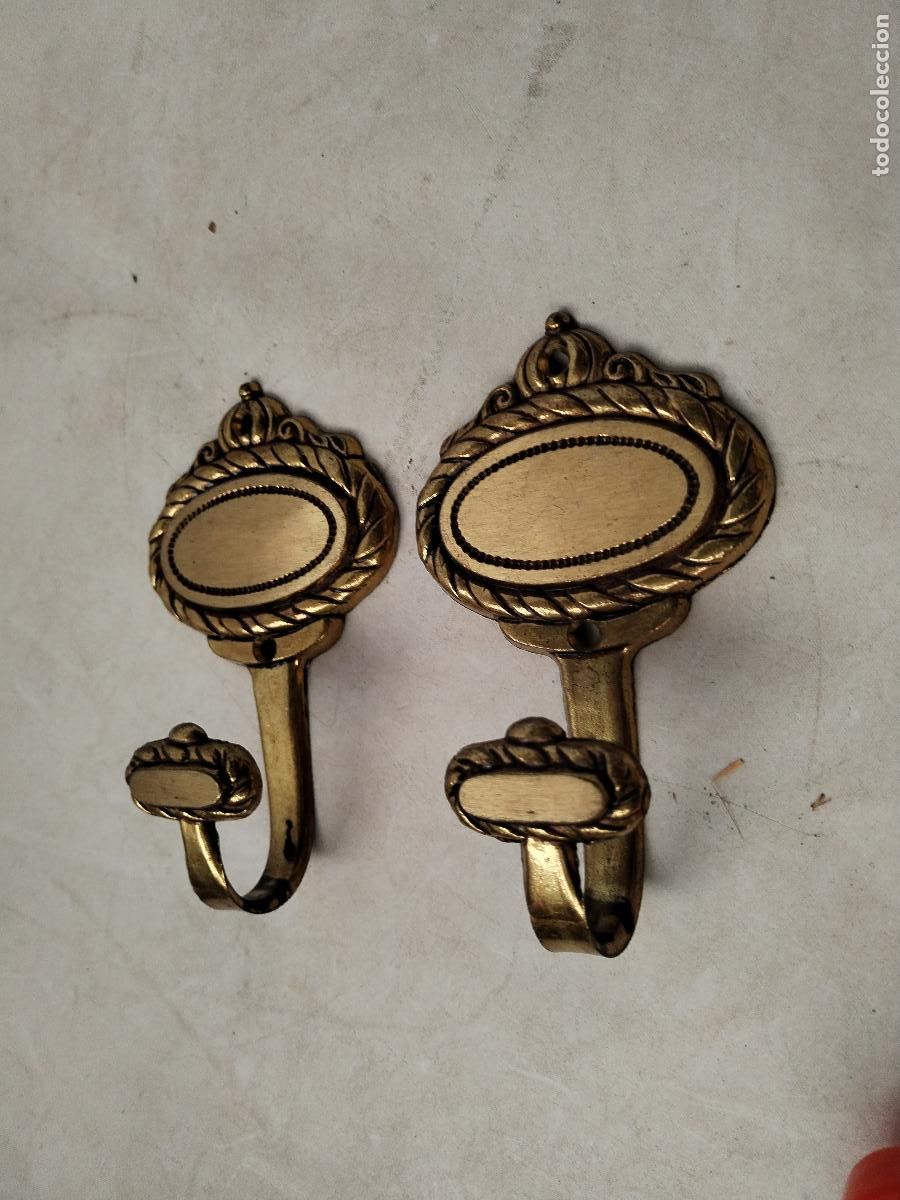 Antig&uuml;edades: 2 perchas de pared en metal dorado - c145 - Foto 4