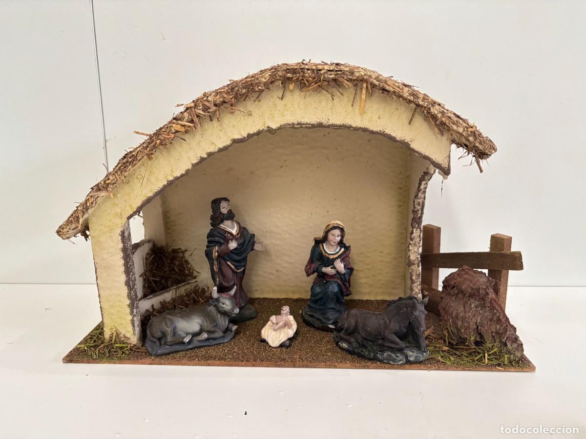 Antig&uuml;edades: NACIMIENTO DE RESINA CON PESEBRE ANTIGUO