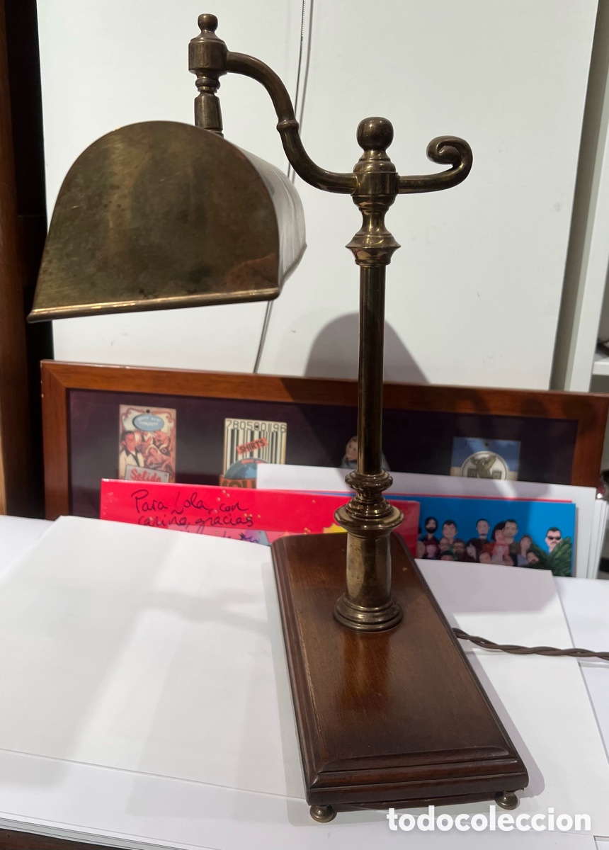 Antig&uuml;edades: L&aacute;mpara de escritorio. Mid-Century. Bronce y madera. - Foto 3