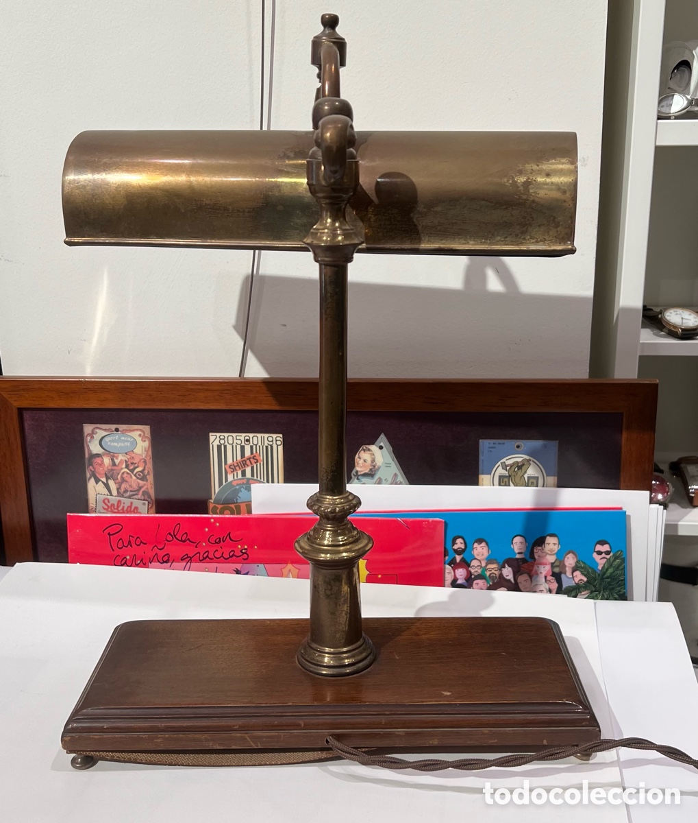 Antig&uuml;edades: L&aacute;mpara de escritorio. Mid-Century. Bronce y madera. - Foto 4