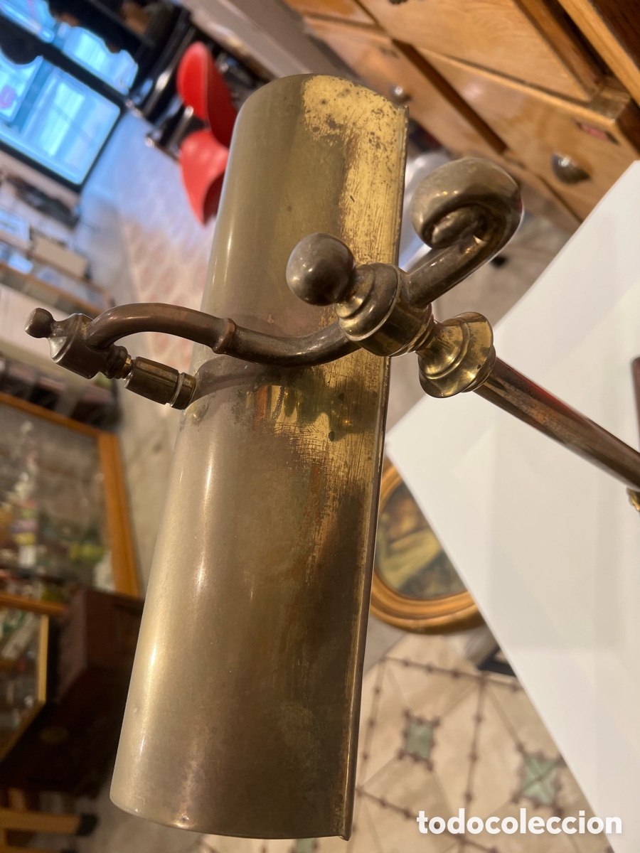 Antig&uuml;edades: L&aacute;mpara de escritorio. Mid-Century. Bronce y madera. - Foto 9