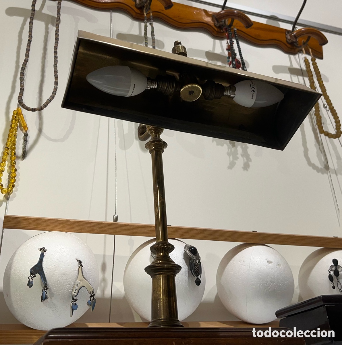 Antig&uuml;edades: L&aacute;mpara de escritorio. Mid-Century. Bronce y madera. - Foto 10