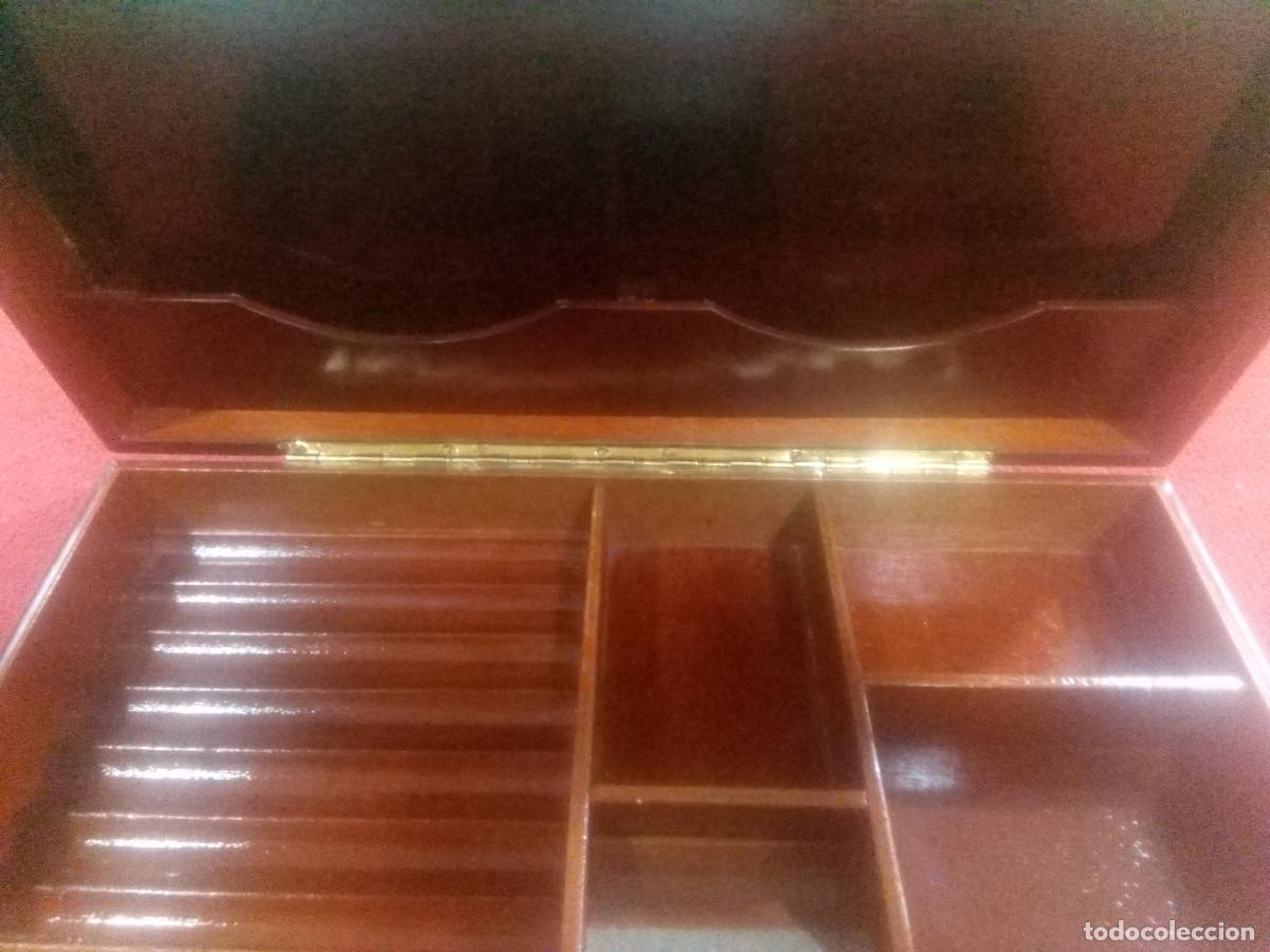 Antig&uuml;edades: CAJA TABAQUERA PIEL MADERA - Foto 1