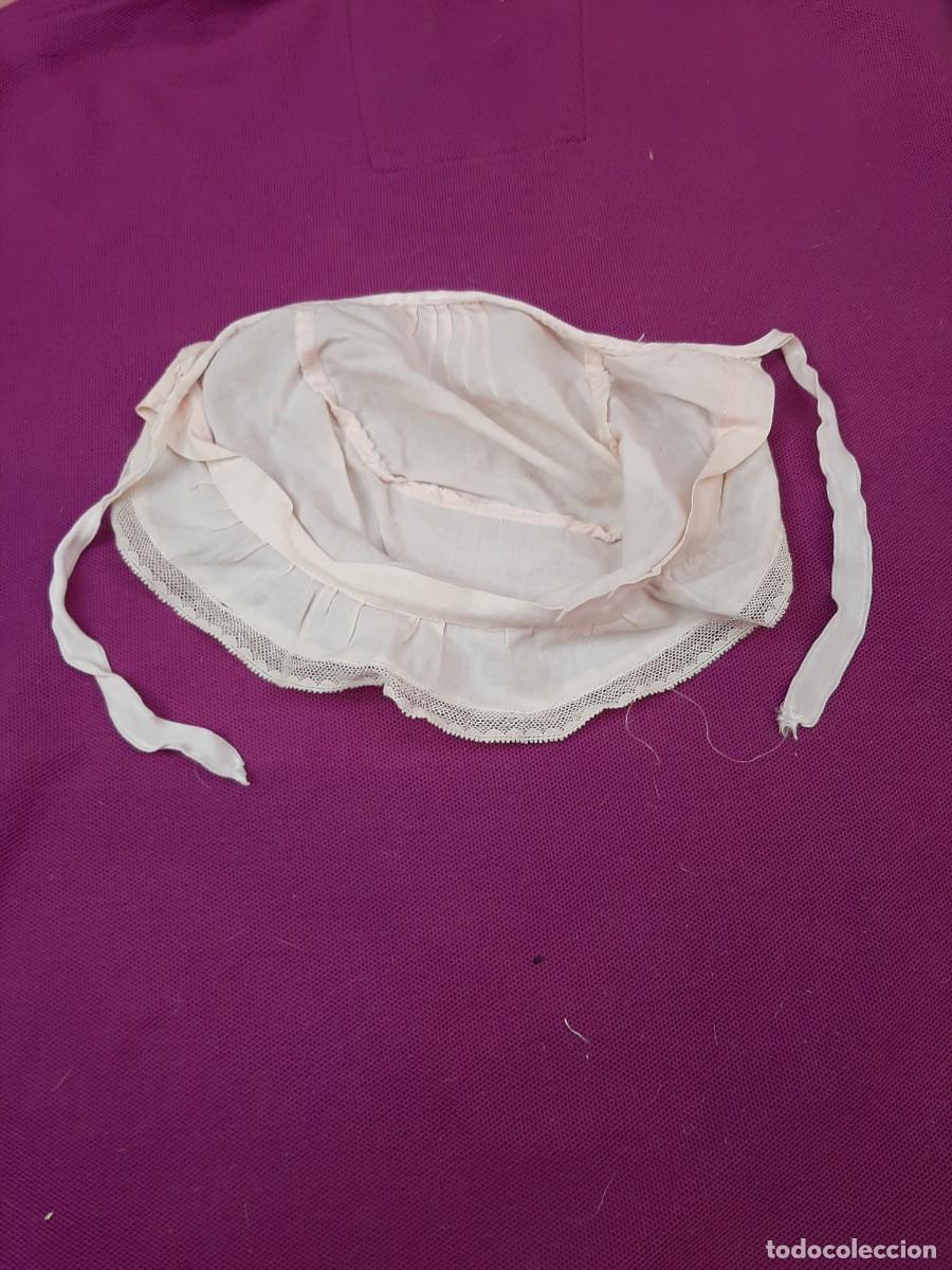 Antig&uuml;edades: 2 GORROS ANTIGUOS, DE TELA,TULL Y ENCAJE - Foto 4