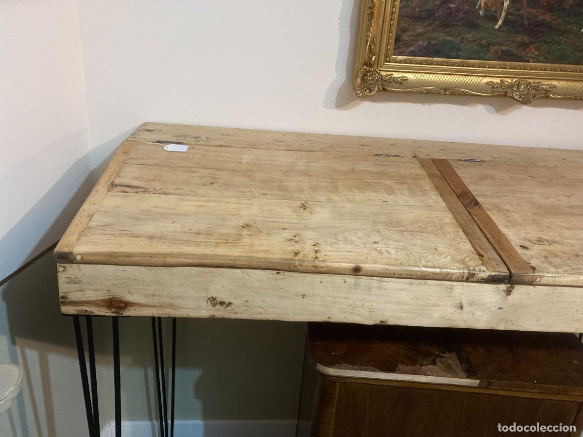 Antig&uuml;edades: Pupitre industrial en madera lavada - Foto 3