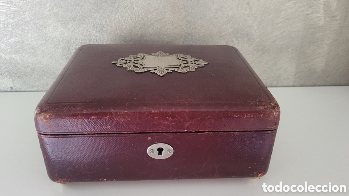 Antig&uuml;edades: ANTIGUA CAJA CON INTERIOR CAPITONE SEDA - Foto 2