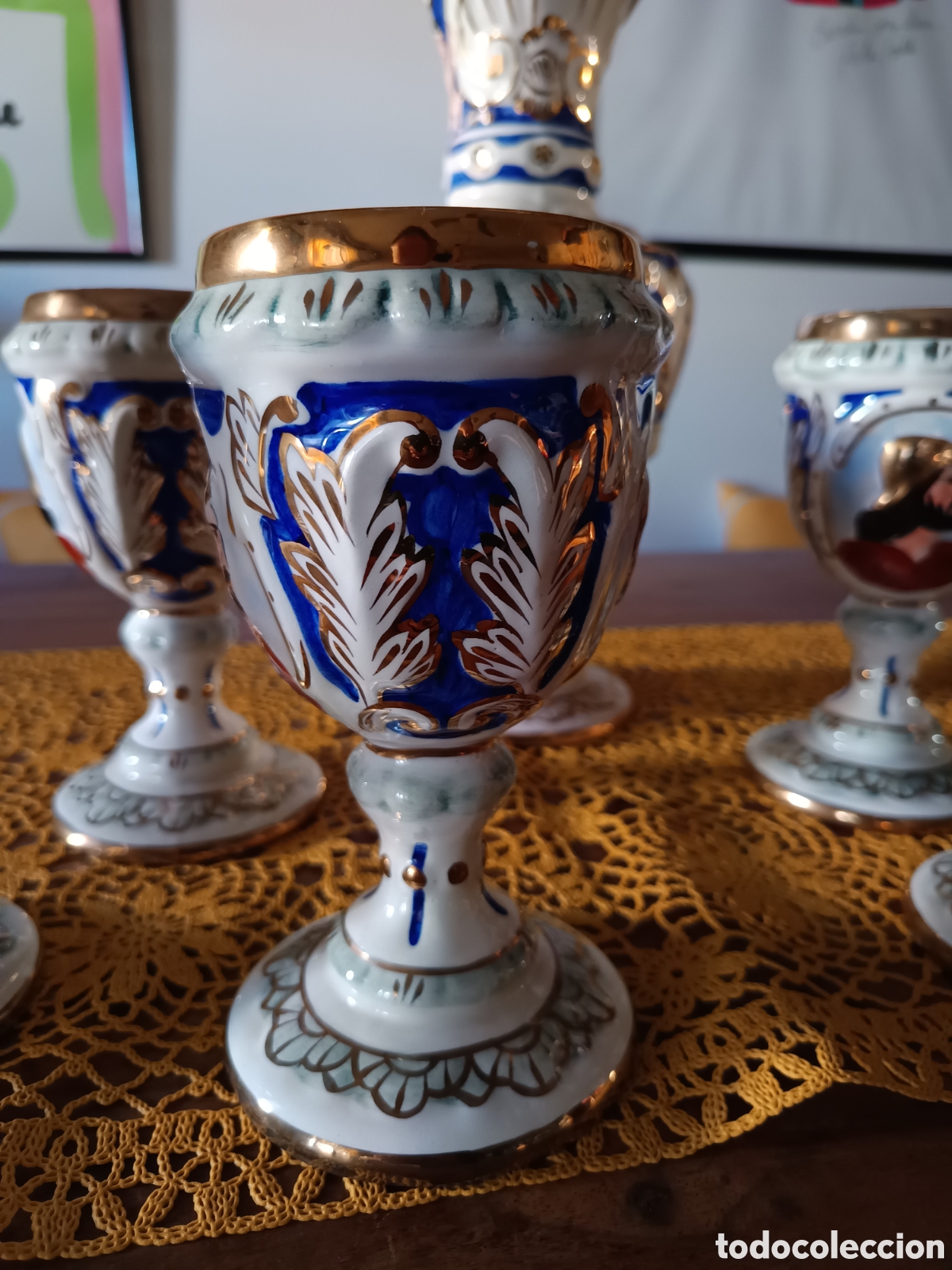 Antig&uuml;edades: Jarra y copas de porcelana - Foto 3