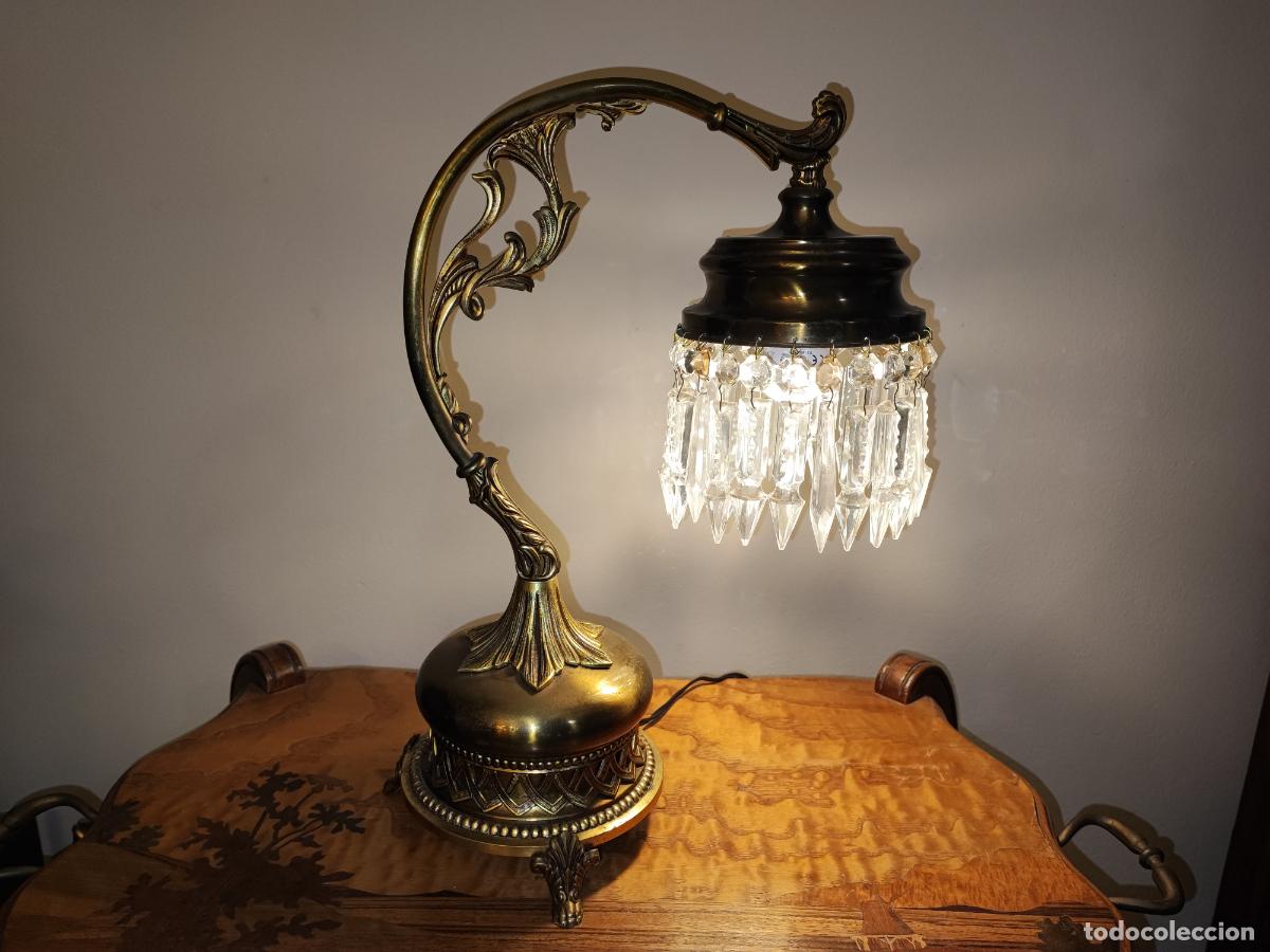 Antig&uuml;edades: EXCELENTE LAMPARA DE SOBRE MESA, DE BRONCE Y CRISTAL - Foto 1
