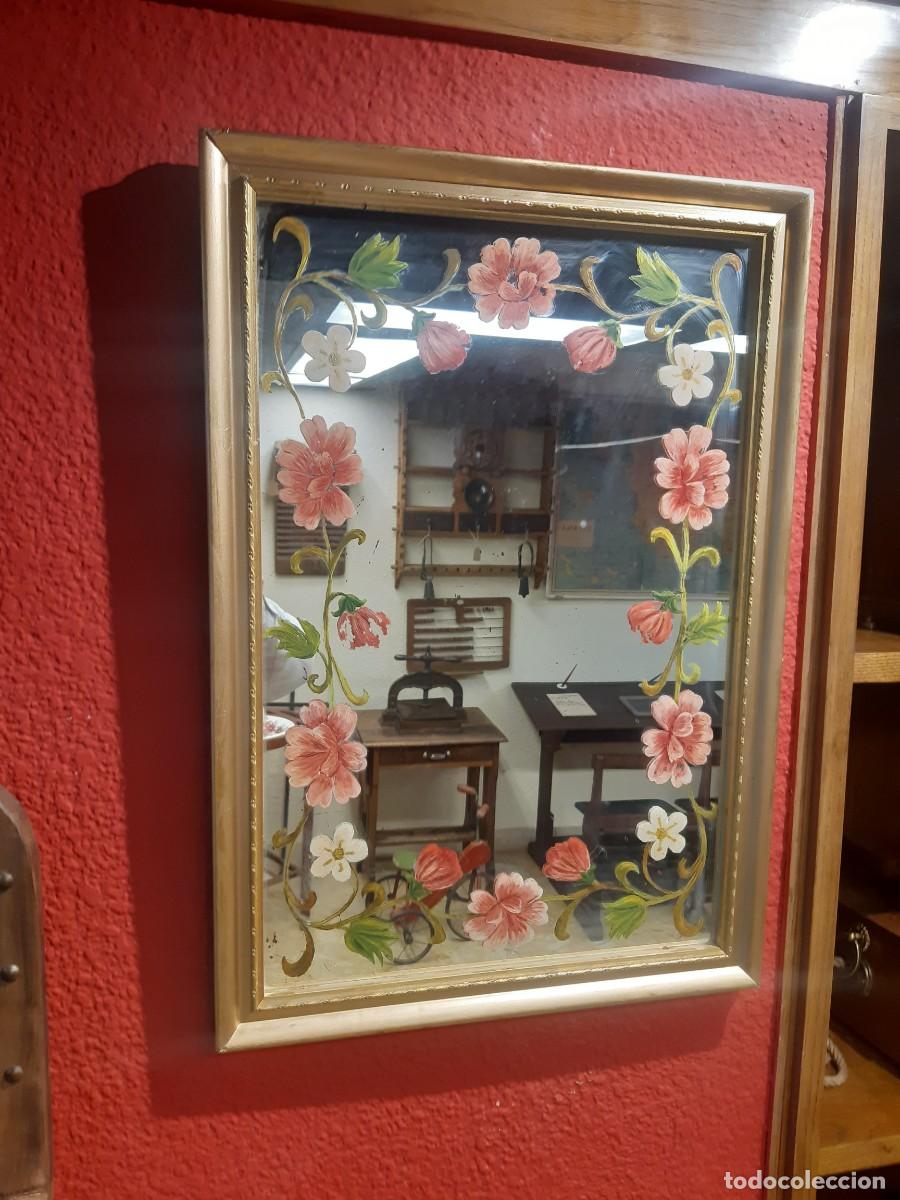 Antig&uuml;edades: ESPEJO CON PINTURAS DE FLORES - Foto 2