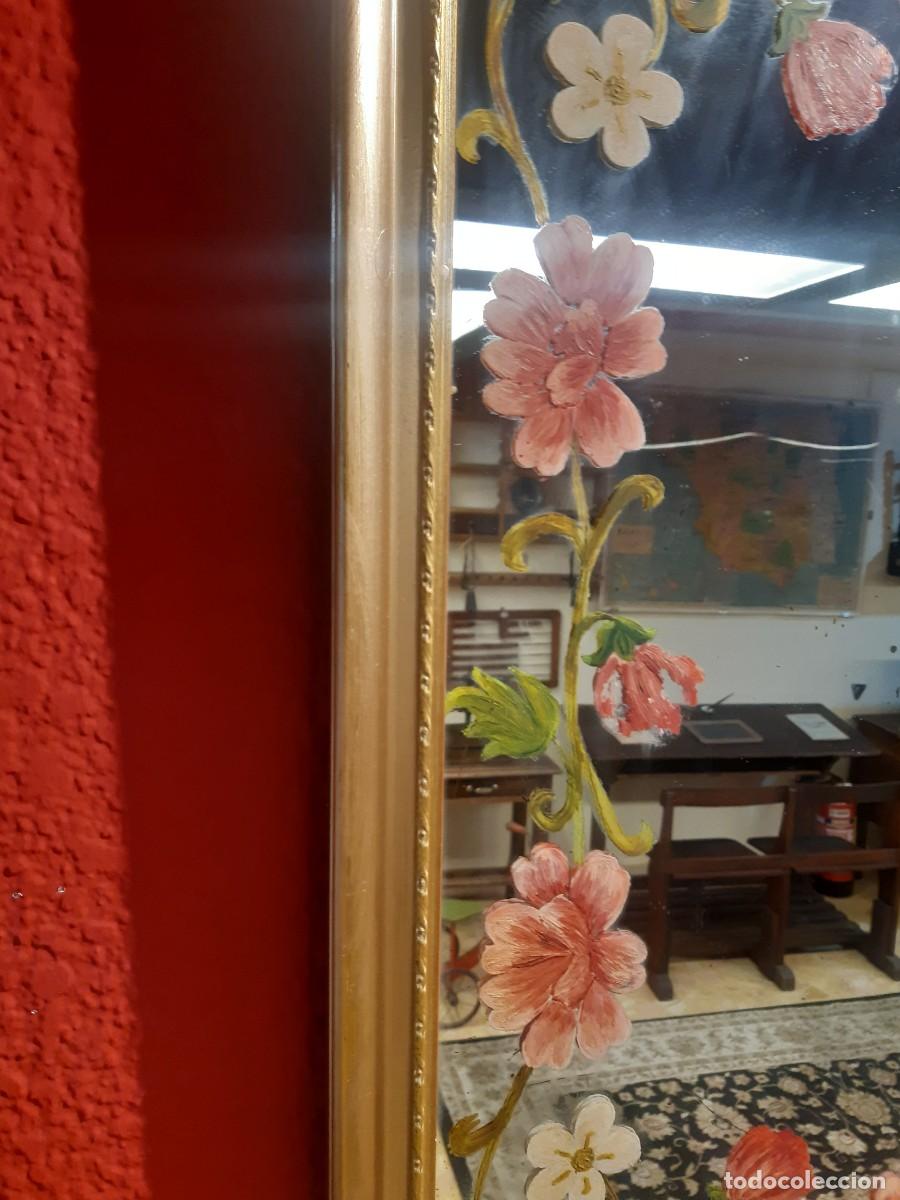 Antig&uuml;edades: ESPEJO CON PINTURAS DE FLORES - Foto 3