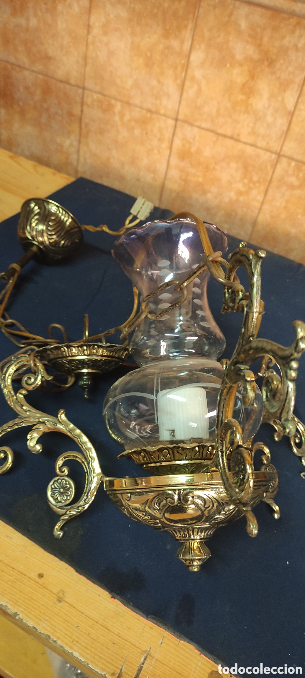 Antig&uuml;edades: Antigua lampara de bronce - Foto 2