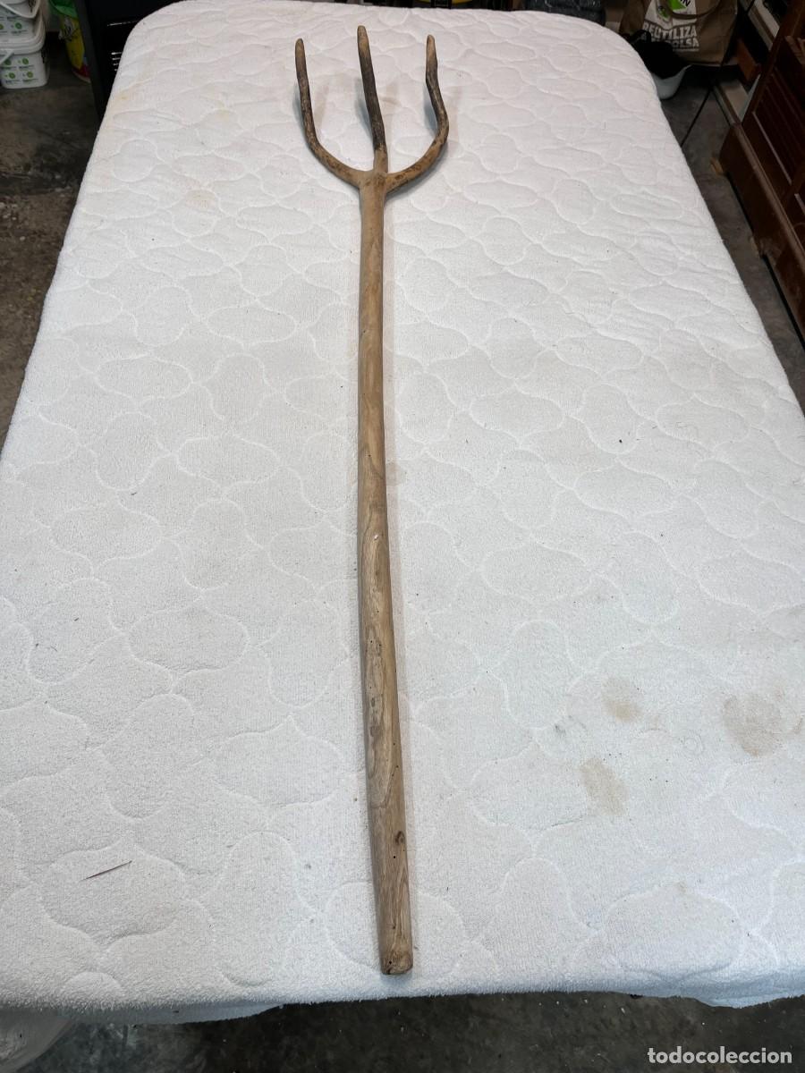 Antig&uuml;edades: HORCA O FORCA DE 3 DIENTES DE MADERA - Foto 1