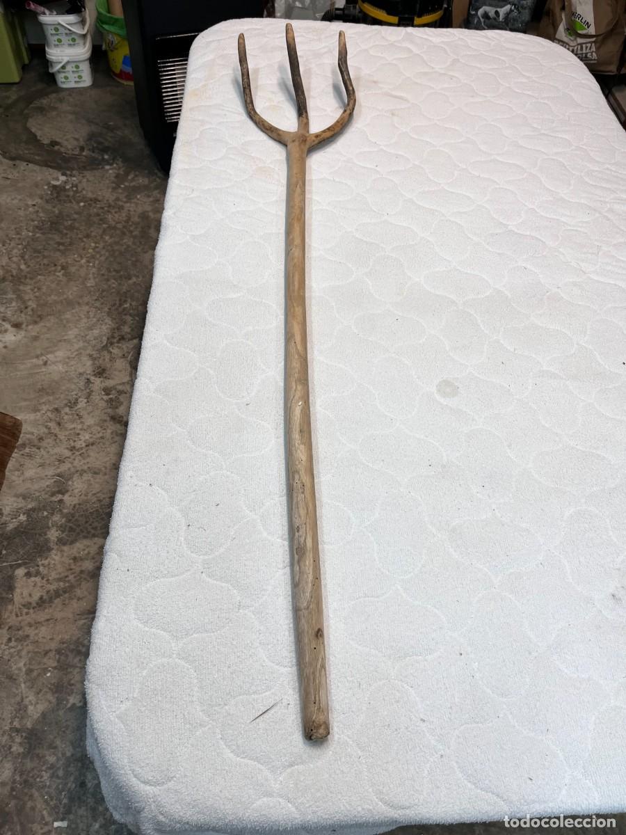 Antig&uuml;edades: HORCA O FORCA DE 3 DIENTES DE MADERA - Foto 3