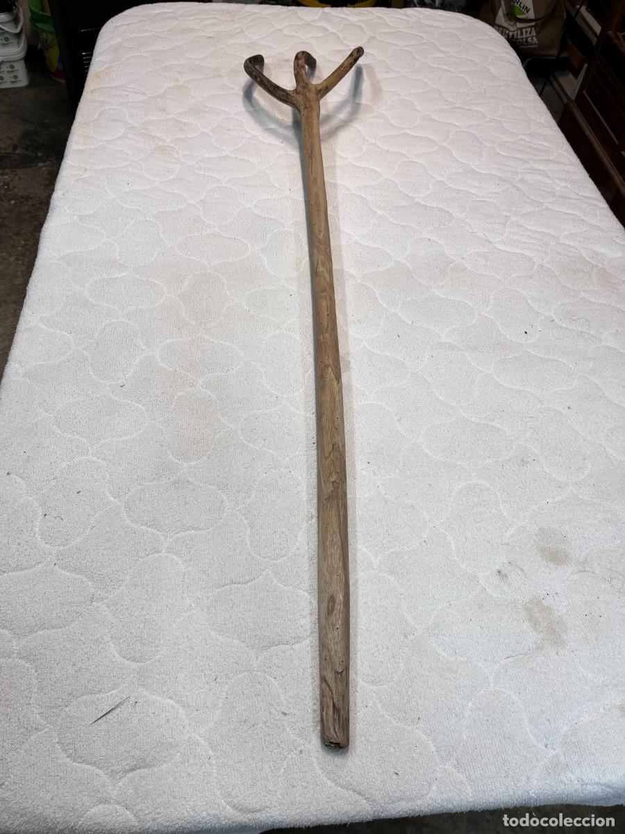 Antig&uuml;edades: HORCA O FORCA DE 3 DIENTES DE MADERA - Foto 5