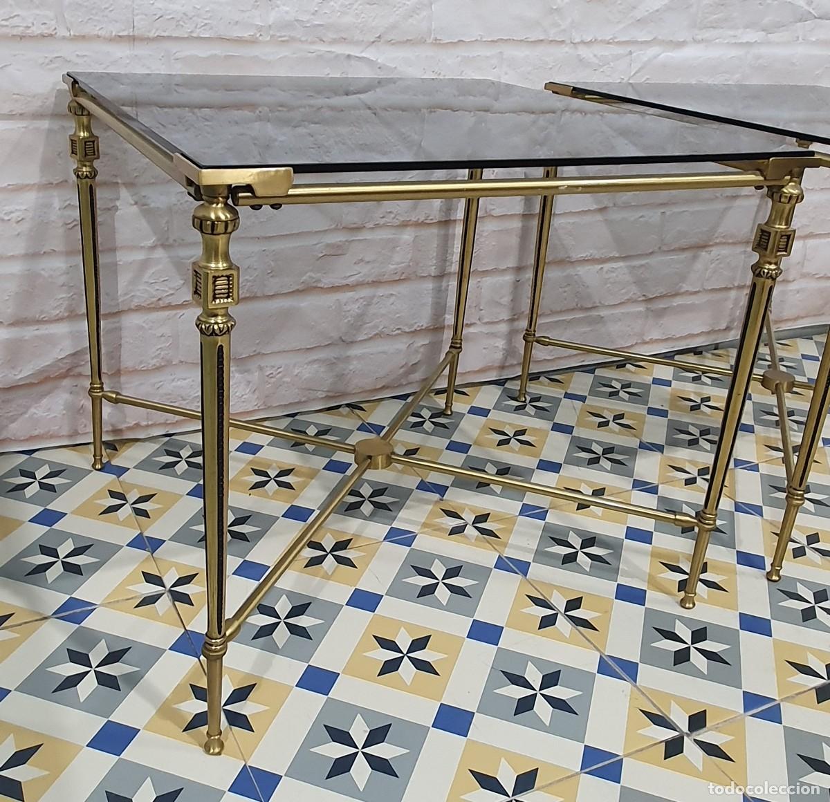 Antig&uuml;edades: Conjunto de tres mesas de bronce/laton - Foto 5