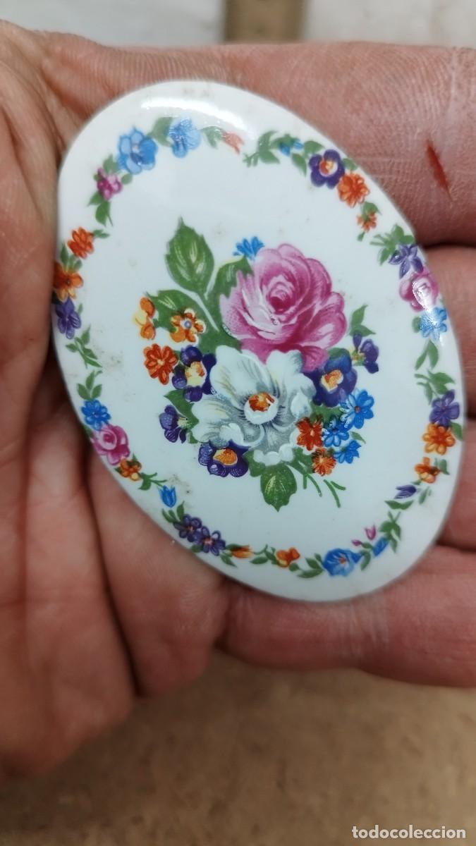 Oggetti Antichi: Antiguo plaf&oacute;n,placa de porcelana.Motivos florales, posiblemente de Badalona.Barcelona.