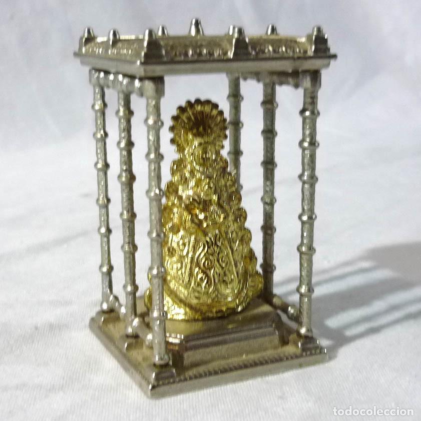 Antig&uuml;edades: Virgen del Roc&iacute;o met&aacute;lica en templete - Foto 1
