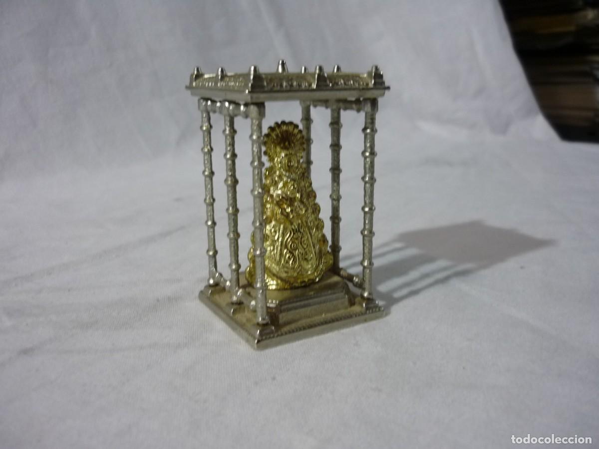 Antig&uuml;edades: Virgen del Roc&iacute;o met&aacute;lica en templete - Foto 2
