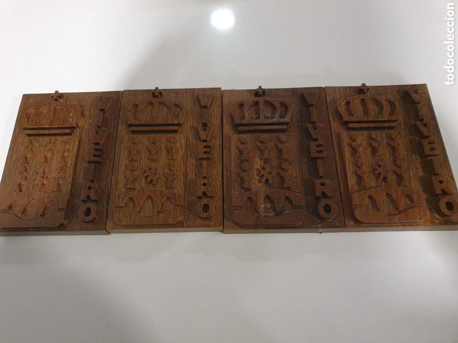Antig&uuml;edades: Escudo de Viveiro tallado en madera - Foto 4