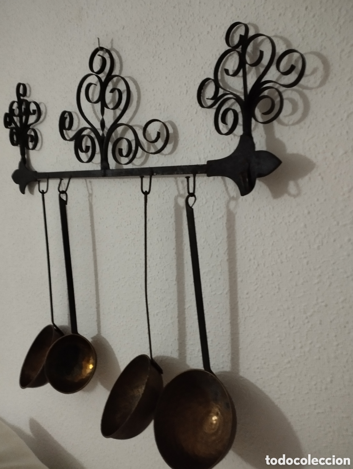 Antig&uuml;edades: Antigua Espetera y Cazos Lat&oacute;n. - Foto 8