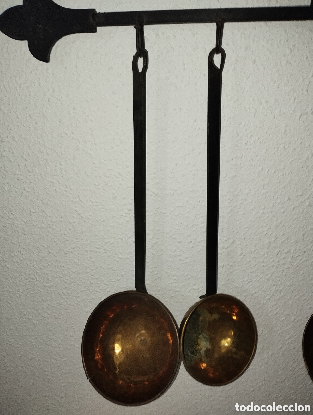 Antig&uuml;edades: Antigua Espetera y Cazos Lat&oacute;n. - Foto 16